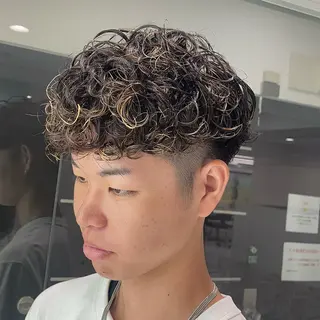 ショート パーマ ヘアアレンジ メンズ 艶カラー の達人のヘアスタイル