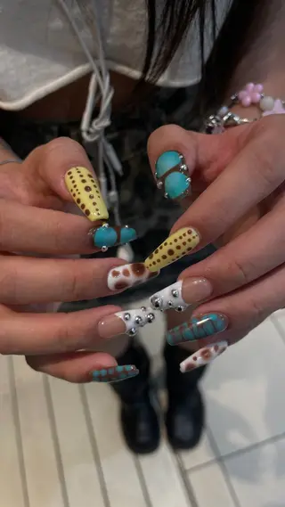ネイル GO TODAY シェアサロン 渋谷Amiu店所属・渋谷ネイル🎀 y2k/海外ネイルのネイルデザイン