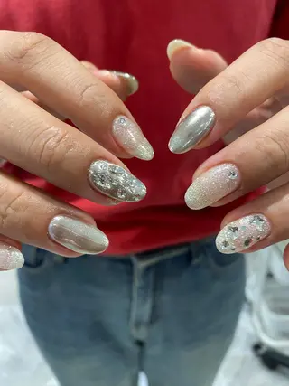 ネイル Shiori･:* 💫のネイルデザイン