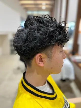 パーマ メンズ 沖元 統弥のヘアスタイル