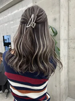 ロング カラー 黒田 真美のヘアスタイル