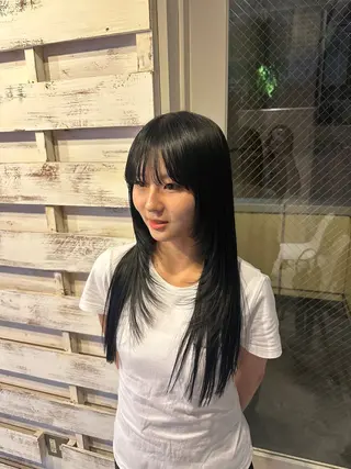 カラー Y U  Iのヘアスタイル