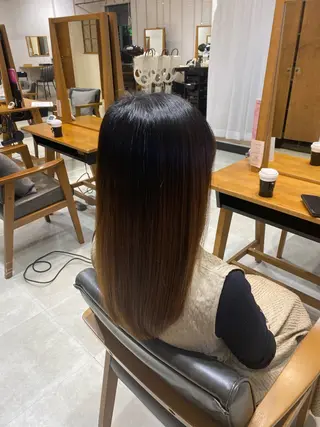 ミディアム i.+OMOTESANDO所属・mei / 艶カラー ミディアム レイヤーのヘアスタイル