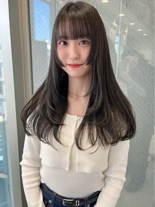 ロング ウルフカット／吉村 桃子のヘアスタイル