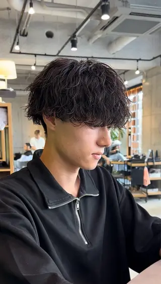 ショート パーマ メンズ 縦落ちパーマ 西條真治のヘアスタイル