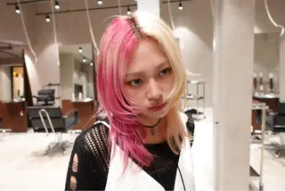 セミロング isseiハイトーン /韓国レイヤーのヘアスタイル