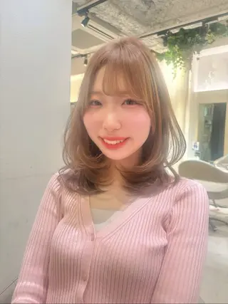 ミディアム 朝尾 愛花のヘアスタイル