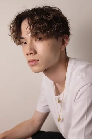 メンズ パーマ メンズ ヘアメイク  ハイトーン キャロのヘアスタイル