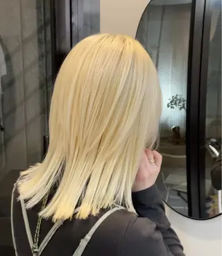 セミロング カラー 海外ハイトーン 🇺🇸sakiのヘアスタイル