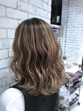 セミロング カラー パーマ ヘアアレンジ メンズ キッズ ネイル マツエク・マツパ バレイヤージュ/ 髪質改善/渡邉悟🌱のヘアスタイル