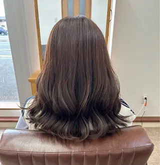 ロング カラー 浅利 陽菜のヘアスタイル