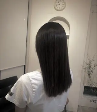 はしもとひより/ 艶カラー/ストレートのヘアスタイル