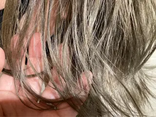 カラー ufufu所属・境 菜摘のヘアスタイル