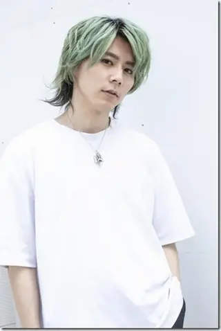 ショート カラー メンズ ブリーチ特化 ハイトーンRYOYAのヘアスタイル