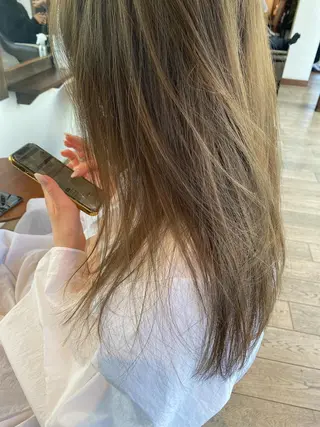 セミロング カラー 桑原 菜摘のヘアスタイル