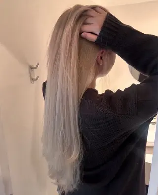 ロング カラー yukie/ ブリーチカラーのヘアスタイル