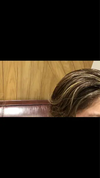 ショート カラー 鈴村 大介のヘアスタイル