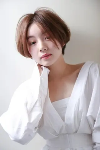 ミディアム 江原 彩華のヘアスタイル