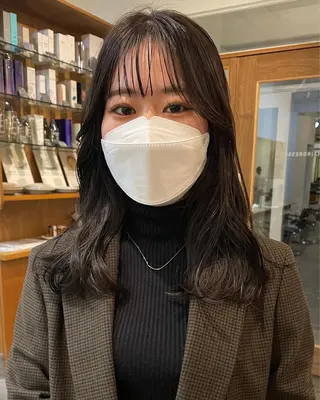 ミディアム オリーブカラー 長谷川のヘアスタイル