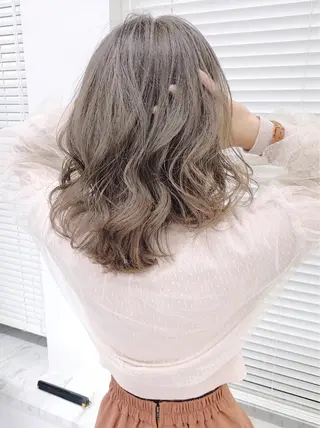 ミディアム カラー 柔らかbeige モトキのヘアスタイル
