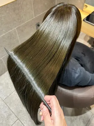 ロング 新田 実紀のヘアスタイル