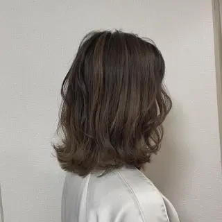 ミディアム 峯 志帆のヘアスタイル