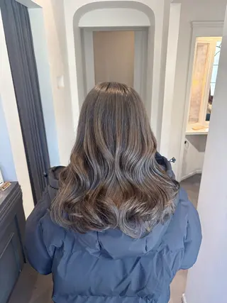 セミロング カラー 栗林 茉那のヘアスタイル