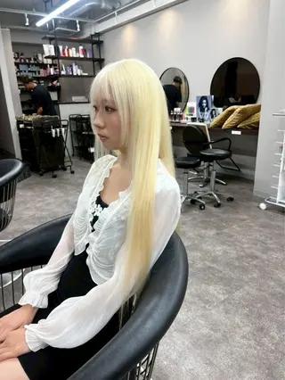 ロング かのブリーチカラー 🎧⛓️🩶のヘアスタイル