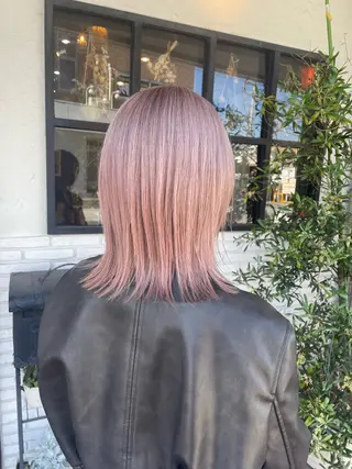 ミディアム カラー 小坂 真子のヘアスタイル