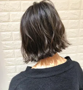 ミディアム カラー THE DAY所属・AKI HASHIMOTOのヘアスタイル