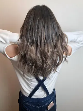 セミロング カラー 是枝 さくらのヘアスタイル