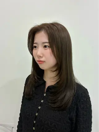 ミディアム カラー 透明感ベージュ🤎 manami👒🌿のヘアスタイル