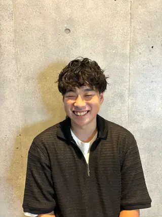 パーマ メンズ 一目惚れ艶ハイトーン バンド/しほ🪄のヘアスタイル