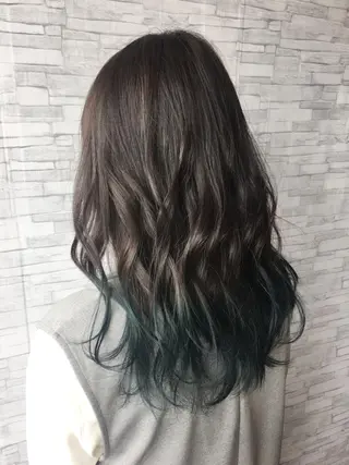 カラー 足立 磨咲のヘアスタイル