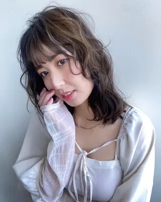 カラー 透けるベージュ/ 艶カラー♡のヘアスタイル