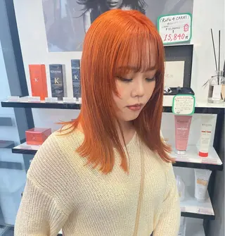 ミディアム カラー ヘアアレンジ 青髪特化🩵ブリーチ ハッシュカットのヘアスタイル