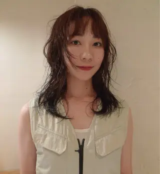 セミロング ファッションに 溶け込むstyleのヘアスタイル