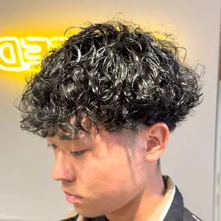 ショート パーマ ヘアアレンジ メンズ 艶カラー の達人のヘアスタイル