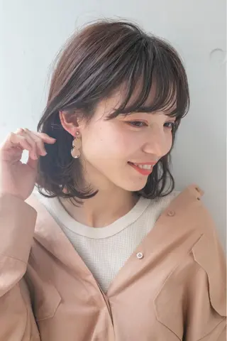 ミディアム 🎨インナーカラー が得意👍新垣⚜️のヘアスタイル