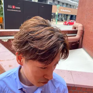 三ノ宮フェザーパーマ 蕃本 啓利のヘアスタイル