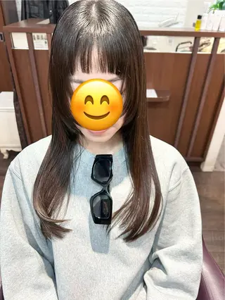 ロング トモタニ ミオのヘアスタイル