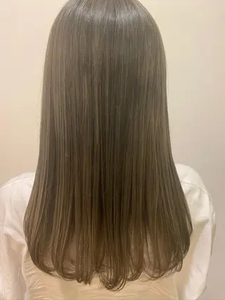 セミロング 美髪/髪質改善 レイヤー/透けカラーのヘアスタイル
