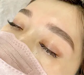 マツエク・マツパ アイブロウ ダイヤモンドアイズ テクニカルサロン所属・小林 美香の眉毛・アイブロウイメージ