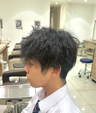 カラー パーマ メンズ ユージ ✂︎ パーマ＆ハイトーンのヘアスタイル