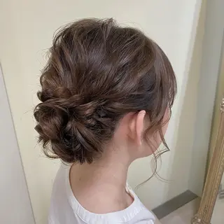 セミロング ヘアアレンジ ライト写真場所属・タニモト ユイのヘアスタイル