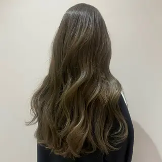 ロング カラー 内田 志乃のヘアスタイル