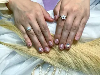 ネイル pink ladyサロン所属・べ にのネイルデザイン