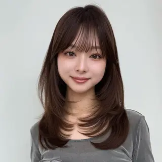 セミロング 似合わせレイヤー 透明感カラーのヘアスタイル