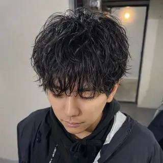 メンズ 表参道フェザーパーマ ニュアンスパーマのヘアスタイル