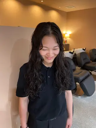 ロング パーマ YOKE 松室伶奈のヘアスタイル